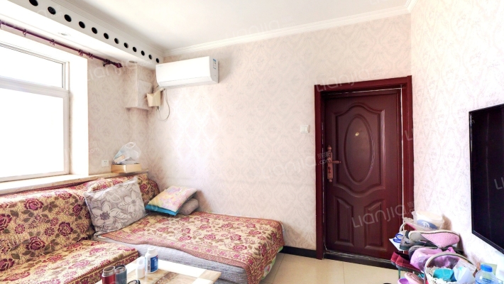 桃园户口，70年大产权，单位房，税费低，集中供暖。-客厅