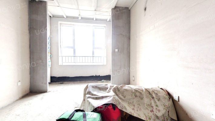 业主诚意出售，价格可议，视野开阔-卧室