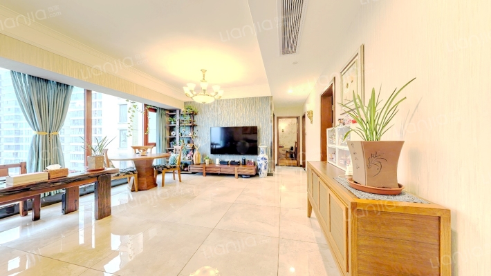 保利拉斐公馆二手房实景图