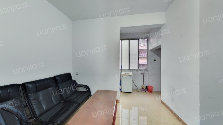 龙坪新邨二手房实景图