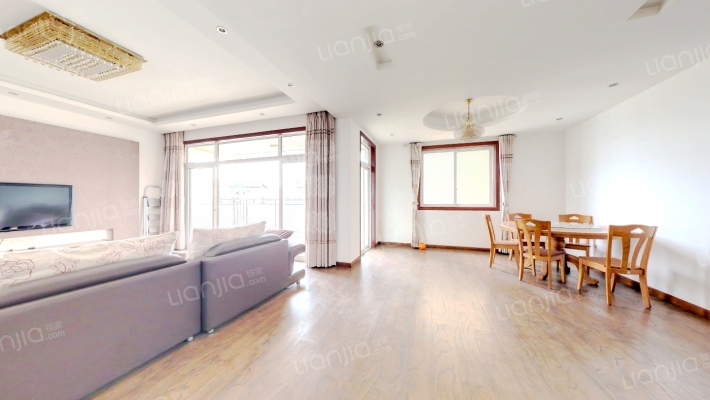 假日滨江花园C区二手房实景图