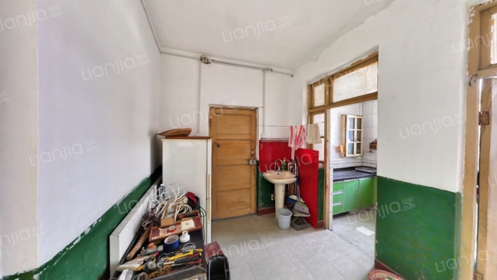 弓箭街纺织品公司家属楼二手房实景图