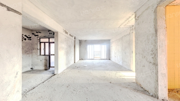 均城上岛水岸二手房实景图