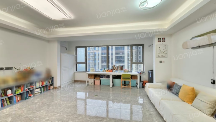 绿地新里里尔公馆二手房实景图