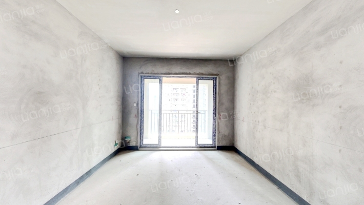 绿地海外滩米拉公馆二手房实景图