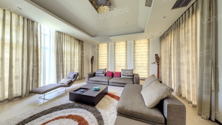 宝镇湖滨别墅二手房实景图