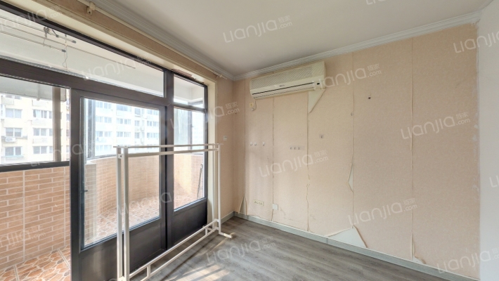 新贵都一期二手房实景图