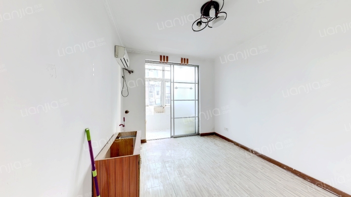 安庆路282号二手房实景图