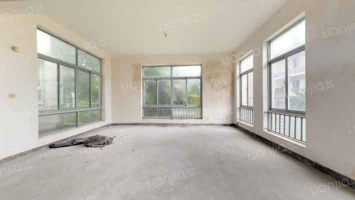 大众湖滨雅园二手房实景图