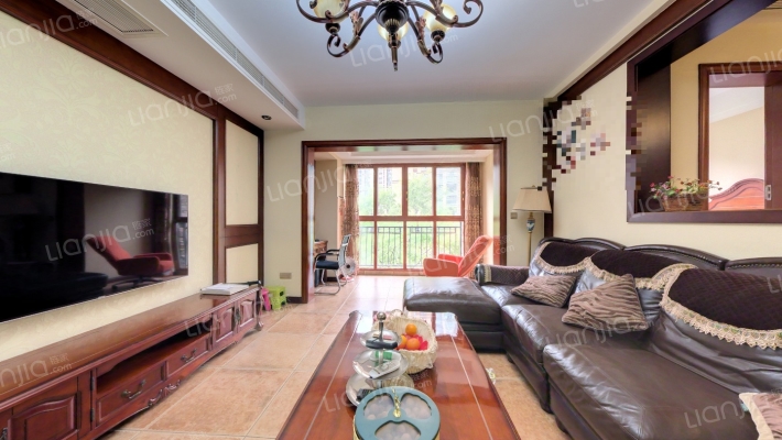 万峰城A区依云谷二手房实景图