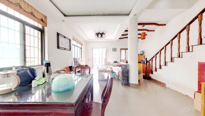 鸿运花园二手房实景图