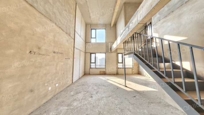 中梁正荣府二手房实景图