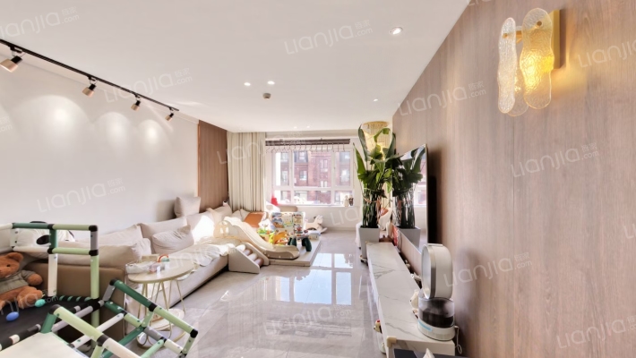 金地檀府二手房实景图