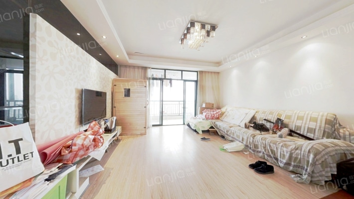 领秀1+8二手房实景图