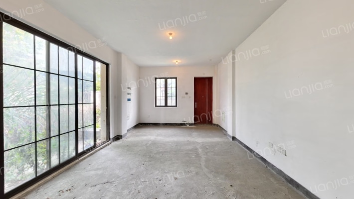 双拼湖滨别墅区二手房实景图