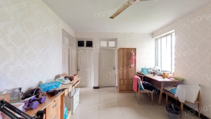 鹤池苑住宅小区东区二手房实景图