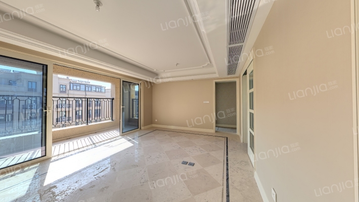 融创山湖院墅二手房实景图