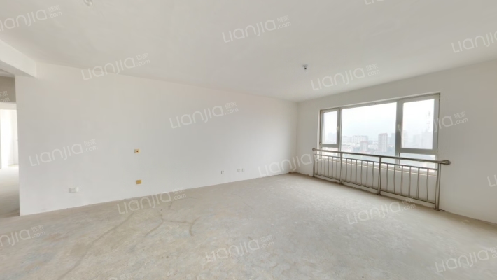 海怡半山二手房实景图