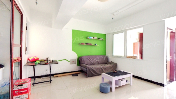 临 近宜家旺商场，槐林菜市场，交通便利购物方便-客厅