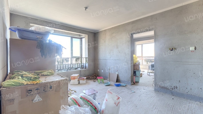 天伦湾一期南北通透三居 好楼层 毛坯随心装 集中供暖-客厅