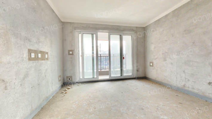 东站前府一期南苑二手房实景图