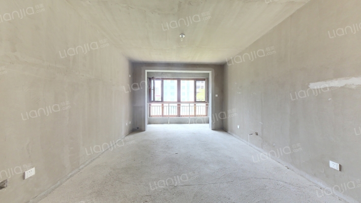 品质社区  大三居    毛坯双卫-客厅