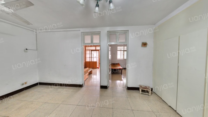 东方人民医院宿舍二手房实景图