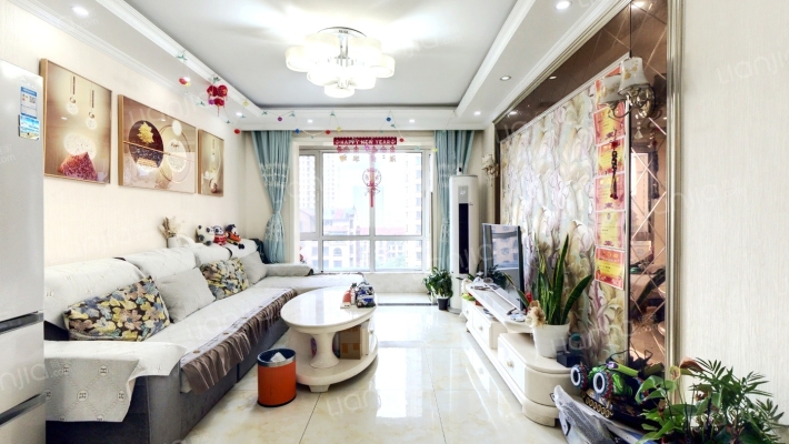 出售香邑溪谷南向两居  精装修带车位 满二 采光好-客厅