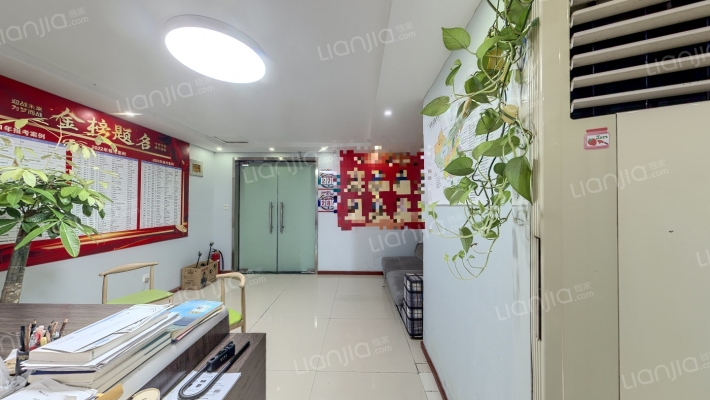 融信大厦二手房实景图