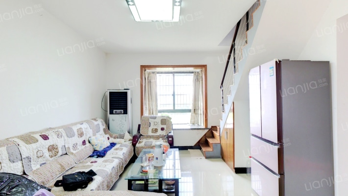 鸿运家园二手房实景图