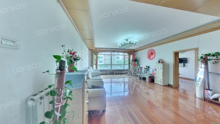 新月山庄B区二手房实景图