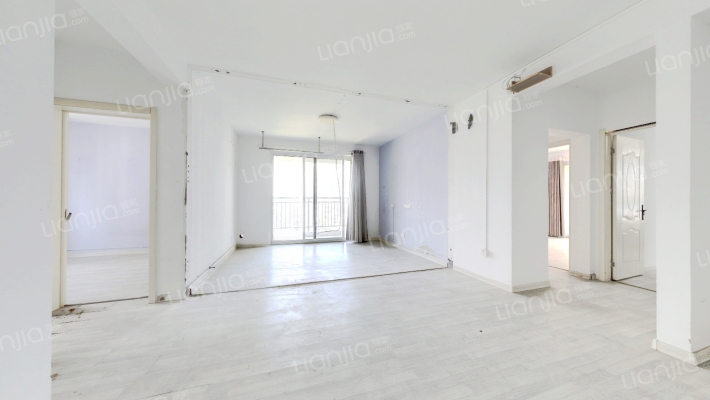 天山绿洲四期二手房实景图