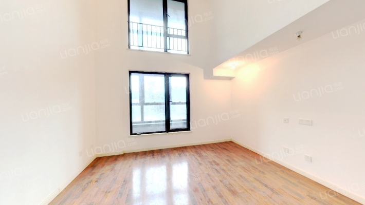 万科金融港二手房实景图