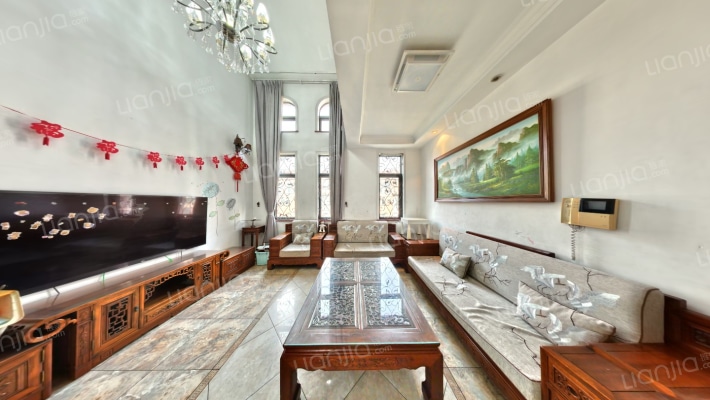 普罗旺世温莎城堡二手房实景图