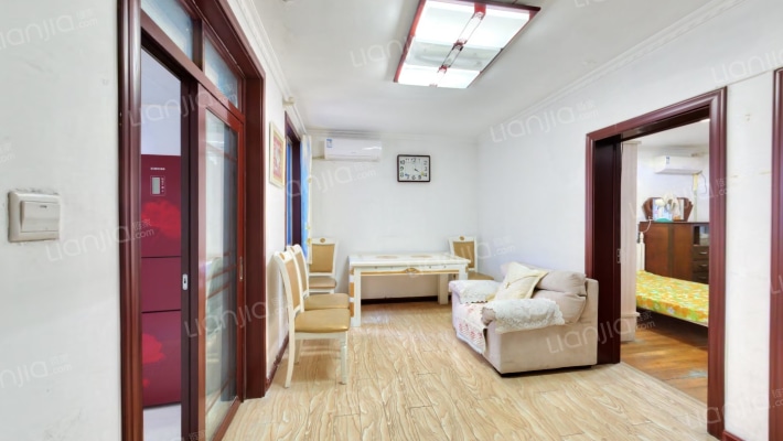 前进小区二手房实景图