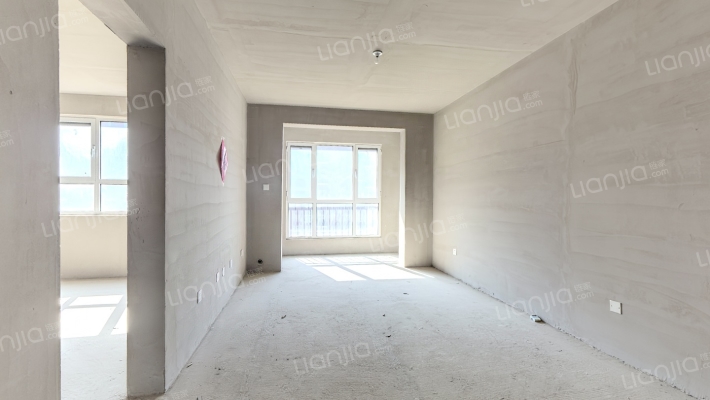 全南两居，中间楼栋，客厅有阳台，业主诚意出售-客厅