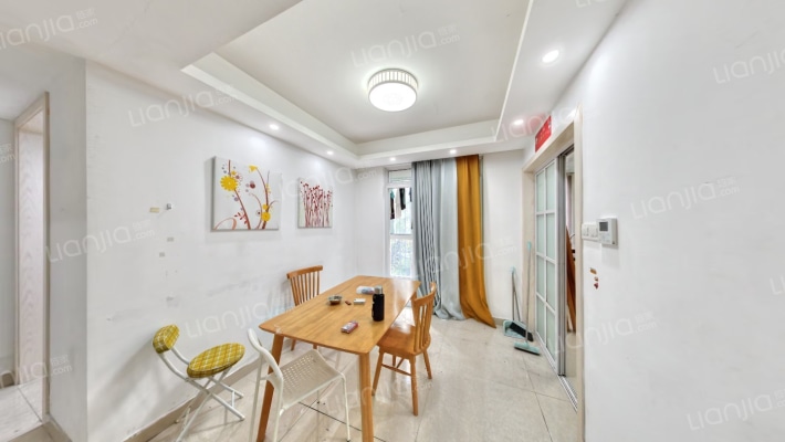 爱博三村二手房实景图