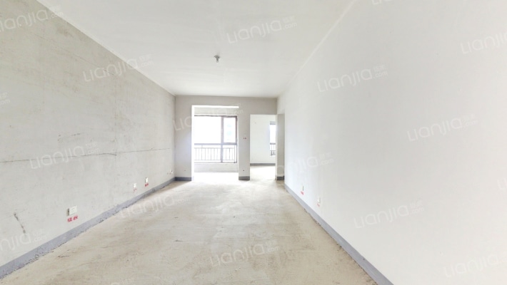 集中供暖  南向两居室   明厨明卫-客厅