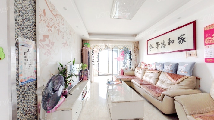 保利香槟花园B区二手房实景图