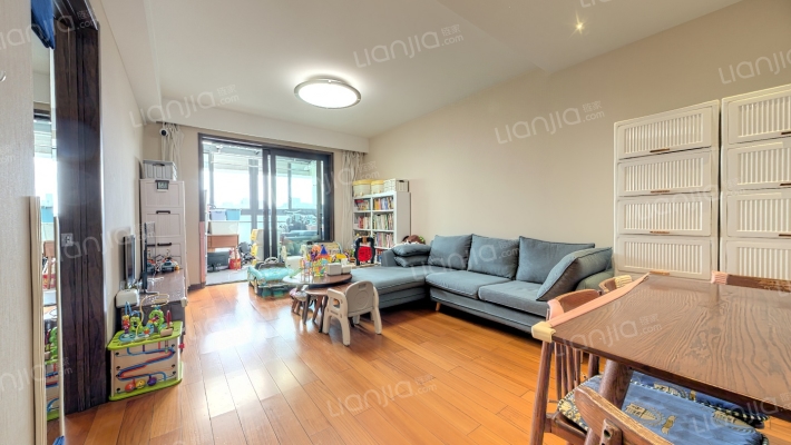 新中宇维萨二手房实景图