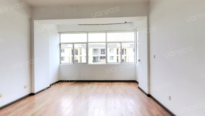 春雨小区二手房实景图