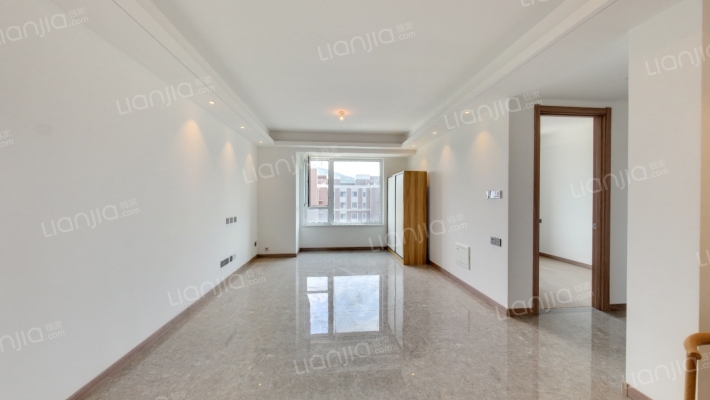 金地城E11二手房实景图