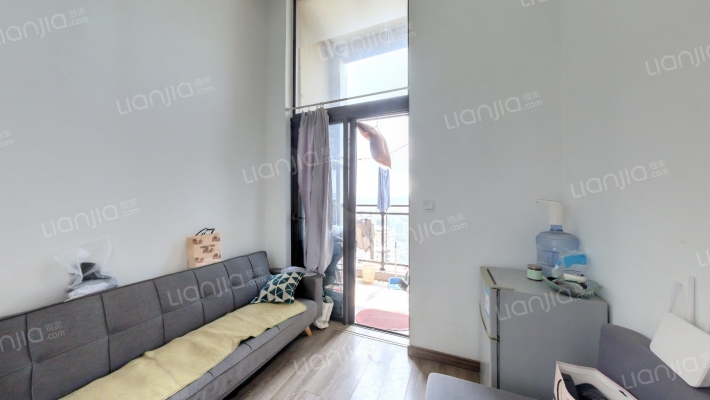 卓越蔚蓝岸二手房实景图