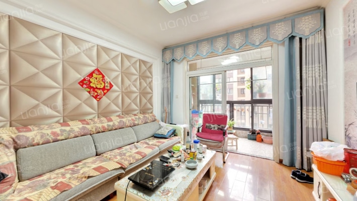 红霞雅苑二手房实景图