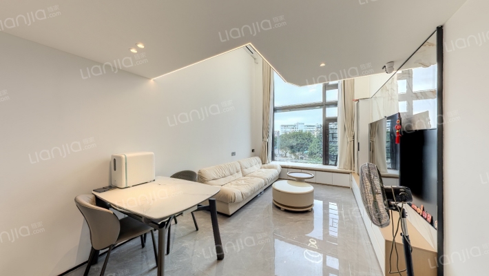 雅居乐天际715二手房实景图