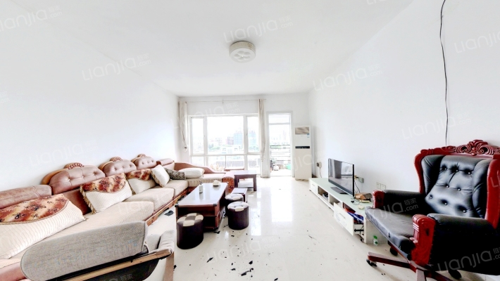 万正假日风景二手房实景图