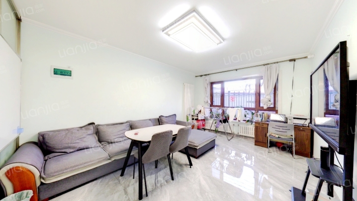 丽兹江畔二期二手房实景图