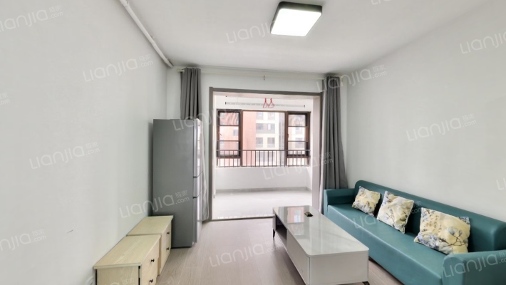 水岸8号A区二手房实景图