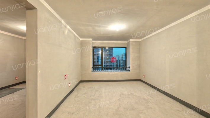 金地龙樾台二手房实景图