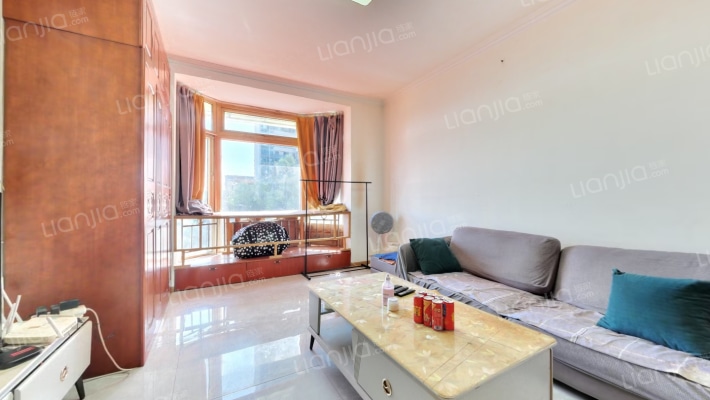 恋日家园C区二手房实景图